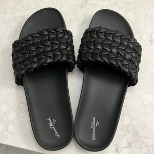 Universal Threads Sandals Women’s 8
